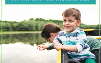 3- und 4-Jährige: Vorteile des spielbasierten Lernens – Kleinkind spielt am Wasser